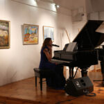 27.3.2015 Kielce. Obrazy ukraińskich artystów o polskich korzeniach można było w piątek wylicytować w Galerii Winda w Kielcach w ramach akcji  "Medycyna i sztuka ponad podziałami" / Wojciech Habdas / Radio Kielce