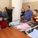 12.3.2015 Kielce. Trojaczki w Szpitalu Zespolonym. Maleństwa urodziły się w 7 lutego w 32 tygodniu ciąży. Największy - Krystian ważył w chwili narodzin 1750 gramów, drugi był Kamil (1660 gramów), trzecia - Klaudia (1500 gramów). / Wojciech Habdas / Radio Kielce