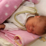 12.3.2015 Kielce. Trojaczki w Szpitalu Zespolonym. Maleństwa urodziły się w 7 lutego w 32 tygodniu ciąży. Największy - Krystian ważył w chwili narodzin 1750 gramów, drugi był Kamil (1660 gramów), trzecia - Klaudia (1500 gramów). / Wojciech Habdas / Radio Kielce