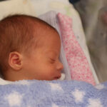 12.3.2015 Kielce. Trojaczki w Szpitalu Zespolonym. Maleństwa urodziły się w 7 lutego w 32 tygodniu ciąży. Największy - Krystian ważył w chwili narodzin 1750 gramów, drugi był Kamil (1660 gramów), trzecia - Klaudia (1500 gramów). / Wojciech Habdas / Radio Kielce