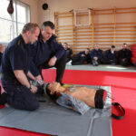 12.3.2015 Kielce. Strażnicy Miejscy przechodzą szkolenie z udzielania pierwszej pomocy / Wojciech Habdas / Radio Kielce