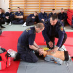 12.3.2015 Kielce. Strażnicy Miejscy przechodzą szkolenie z udzielania pierwszej pomocy / Wojciech Habdas / Radio Kielce