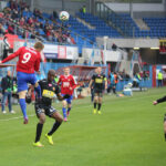 22.3.2015 Gliwice. Fragment meczu Piast Gliwice - Korona Kielce. Olivier Kapo / Wojciech Habdas / Radio Kielce