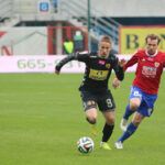 22.3.2015 Gliwice. Fragment meczu Piast Gliwice - Korona Kielce. Vlastimir Jovanovic / Wojciech Habdas / Radio Kielce