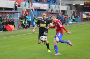 22.3.2015 Gliwice. Fragment meczu Piast Gliwice - Korona Kielce. Paweł Golański / Wojciech Habdas / Radio Kielce