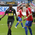 22.3.2015 Gliwice. Fragment meczu Piast Gliwice - Korona Kielce. Olivier Kapo / Wojciech Habdas / Radio Kielce