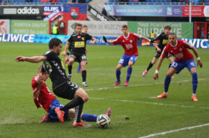 22.3.2015 Gliwice. Fragment meczu Piast Gliwice - Korona Kielce. Nabil Aankour / Wojciech Habdas / Radio Kielce