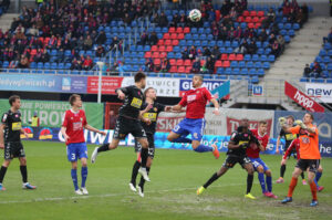 22.3.2015 Gliwice. Fragment meczu Piast Gliwice - Korona Kielce. / Wojciech Habdas / Radio Kielce
