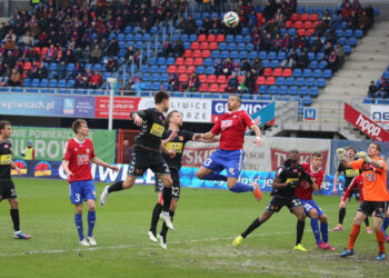 22.3.2015 Gliwice. Fragment meczu Piast Gliwice - Korona Kielce. / Wojciech Habdas / Radio Kielce