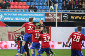 22.3.2015 Gliwice. Fragment meczu Piast Gliwice - Korona Kielce. / Wojciech Habdas / Radio Kielce