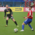 22.3.2015 Gliwice. Fragment meczu Piast Gliwice - Korona Kielce. Aleksandros Fertovs / Wojciech Habdas / Radio Kielce