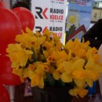 20.03.2015 Budzenie Wiosny na ul. Sienkiewicza w Kielcach. Przedszkolaki przyniosły konkursowe marzanny. / Ewa Kiślak / Radio Kielce