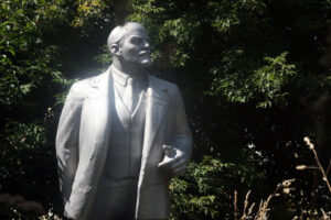 Celem wyprawy Koleją Transsyberyjską, liczącej ponad 5 tysięcy kilometrów była wizyta nad najgłębszym słodkowodnym jeziorem świata – Bajkałem. / Tomasz Tułak