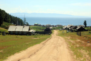 Celem wyprawy Koleją Transsyberyjską, liczącej ponad 5 tysięcy kilometrów była wizyta nad najgłębszym słodkowodnym jeziorem świata – Bajkałem. / Tomasz Tułak