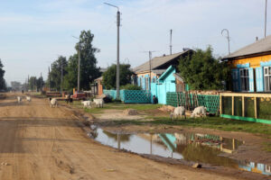 Celem wyprawy Koleją Transsyberyjską, liczącej ponad 5 tysięcy kilometrów była wizyta nad najgłębszym słodkowodnym jeziorem świata – Bajkałem. / Tomasz Tułak