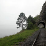 Celem wyprawy Koleją Transsyberyjską, liczącej ponad 5 tysięcy kilometrów była wizyta nad najgłębszym słodkowodnym jeziorem świata – Bajkałem. / Tomasz Tułak