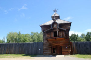 Celem wyprawy Koleją Transsyberyjską, liczącej ponad 5 tysięcy kilometrów była wizyta nad najgłębszym słodkowodnym jeziorem świata – Bajkałem. / Tomasz Tułak