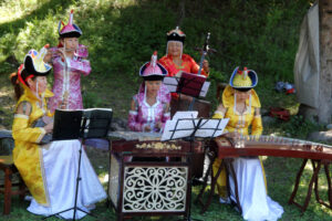 Celem wyprawy Koleją Transsyberyjską, liczącej ponad 5 tysięcy kilometrów była wizyta nad najgłębszym słodkowodnym jeziorem świata – Bajkałem. / Tomasz Tułak