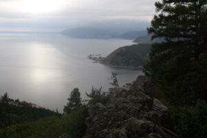 Celem wyprawy Koleją Transsyberyjską, liczącej ponad 5 tysięcy kilometrów była wizyta nad najgłębszym słodkowodnym jeziorem świata – Bajkałem. / Tomasz Tułak