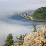 Celem wyprawy Koleją Transsyberyjską, liczącej ponad 5 tysięcy kilometrów była wizyta nad najgłębszym słodkowodnym jeziorem świata – Bajkałem. / Tomasz Tułak