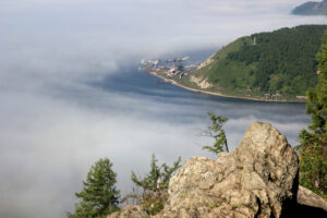 Celem wyprawy Koleją Transsyberyjską, liczącej ponad 5 tysięcy kilometrów była wizyta nad najgłębszym słodkowodnym jeziorem świata – Bajkałem. / Tomasz Tułak