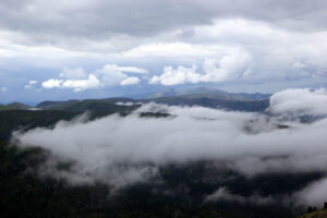 Celem wyprawy Koleją Transsyberyjską, liczącej ponad 5 tysięcy kilometrów była wizyta nad najgłębszym słodkowodnym jeziorem świata – Bajkałem. / Tomasz Tułak