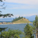 Celem wyprawy Koleją Transsyberyjską, liczącej ponad 5 tysięcy kilometrów była wizyta nad najgłębszym słodkowodnym jeziorem świata – Bajkałem. / Tomasz Tułak