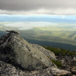 Celem wyprawy Koleją Transsyberyjską, liczącej ponad 5 tysięcy kilometrów była wizyta nad najgłębszym słodkowodnym jeziorem świata – Bajkałem. / Tomasz Tułak