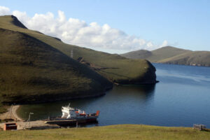 Celem wyprawy Koleją Transsyberyjską, liczącej ponad 5 tysięcy kilometrów była wizyta nad najgłębszym słodkowodnym jeziorem świata – Bajkałem. / Tomasz Tułak