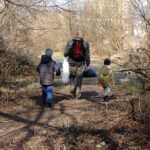 21.03.2015 sprzątanie parku na kieleckim  Czarnowie / Stanisław Blinstrub / Radio Kielce