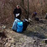 21.03.2015 sprzątanie parku na kieleckim  Czarnowie / Stanisław Blinstrub / Radio Kielce