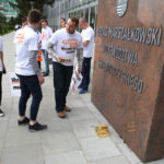 Janusz Palikot przed Urzędem Marszałkowskim w Kielcach (26 kwietnia 2015 r.) / Piotr Michalski / Radio Kielce