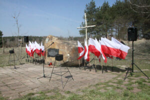 Uroczystości patriotyczne przy ulicy Grabinów w Kielcach (10 kwietnia 2015 r.) / Piotr Michalski / Radio Kielce