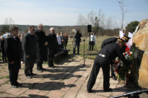 Uroczystości patriotyczne przy ulicy Grabinów w Kielcach (10 kwietnia 2015 r.) / Piotr Michalski / Radio Kielce