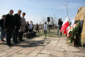 Uroczystości patriotyczne przy ulicy Grabinów w Kielcach (10 kwietnia 2015 r.) / Piotr Michalski / Radio Kielce