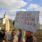 Blokada drogi w Brzezinach (20 kwietnia 2015 r.) / Kamil Król / Radio Kielce