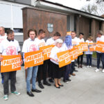 Janusz Palikot przed Urzędem Marszałkowskim w Kielcach (26 kwietnia 2015 r.) / Piotr Michalski / Radio Kielce