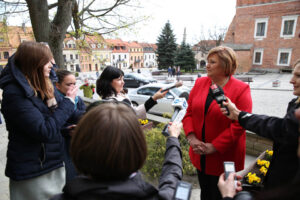 14.4.2015 Sandomierz. Anna Komorowska odwiedziła region świętokrzyski / Piotr Michalski / Radio Kielce