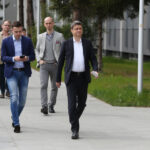 Janusz Palikot przed Urzędem Marszałkowskim w Kielcach (26 kwietnia 2015 r.) / Piotr Michalski / Radio Kielce