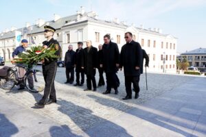 10.04.2015 Władze Kielc upamiętniły ofiary katastrofy smoleńskiej / Stanisław Blinstrub / Radio Kielce