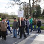 Blokada drogi w Brzezinach (20 kwietnia 2015 r.) / Kamil Król / Radio Kielce