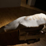 2.4.2015 Kielce. Jerzy Fober - wystawa rzeźb w Domu Praczki. / Marlena Płaska / Radio Kielce