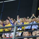 Pierwszy mecz ćwierćfinału LM piłkarzy ręcznych: Vardar Skopje - Vive Tauron Kielce.  Mistrzów Polski dopingowała grupa kilkudziesięciu kibiców / Kamil Król / Radio Kielce