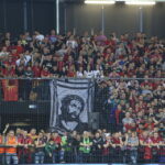 Pierwszy mecz ćwierćfinału LM piłkarzy ręcznych: Vardar Skopje - Vive Tauron Kielce. Fanatyczni miejscowi kibice / Kamil Król / Radio Kielce