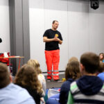 15.4.2015 Kielce. Bezpieczna woda, szkolenie z zasad bezpiecznej kąpieli i udzielania pierwszej pomocy w Targach Kielce. / Stanisław Blinstrub / Radio Kielce