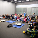 15.4.2015 Kielce. Bezpieczna woda, szkolenie z zasad bezpiecznej kąpieli i udzielania pierwszej pomocy w Targach Kielce. / Stanisław Blinstrub / Radio Kielce