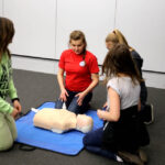 15.4.2015 Kielce. Bezpieczna woda, szkolenie z zasad bezpiecznej kąpieli i udzielania pierwszej pomocy w Targach Kielce. / Stanisław Blinstrub / Radio Kielce