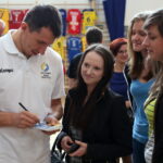 Otwarcie Centrum Rehabilitacji i Sportu UJK w Kielcach. Bramkarz Vive Tauronu Kielce Sławomir Szmal rozdał wiele autografów / Kamil Król / Radio Kielce