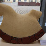 Zabawki - rzeźba ceramiczna. Wystawa Katarzyny Handzlik w Muzeum Zabawek i Zabawy / Kamil Król / Radio Kielce