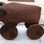 Zabawki - rzeźba ceramiczna. Wystawa Katarzyny Handzlik w Muzeum Zabawek i Zabawy / Kamil Król / Radio Kielce